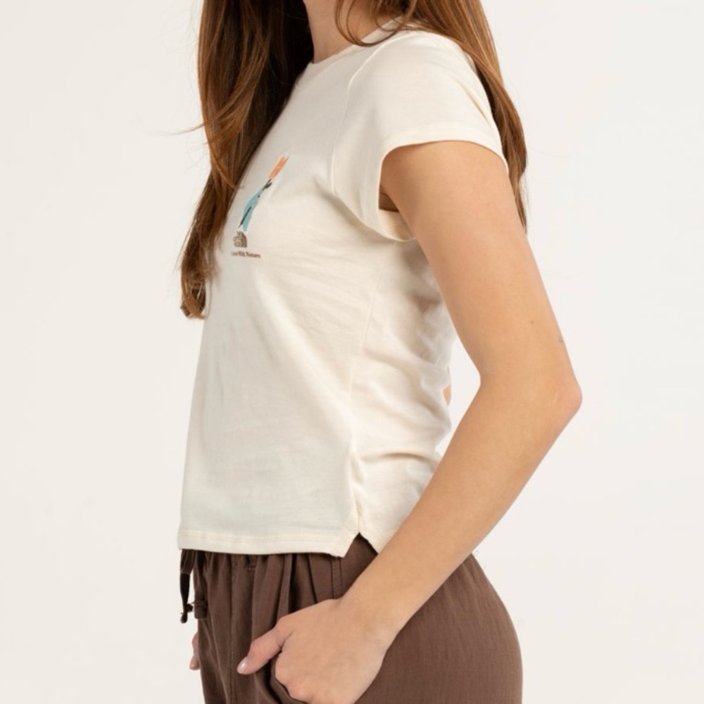 NWT The North Face Women’s Earth Day Slim Cutie Tee - Picture 3 of 13